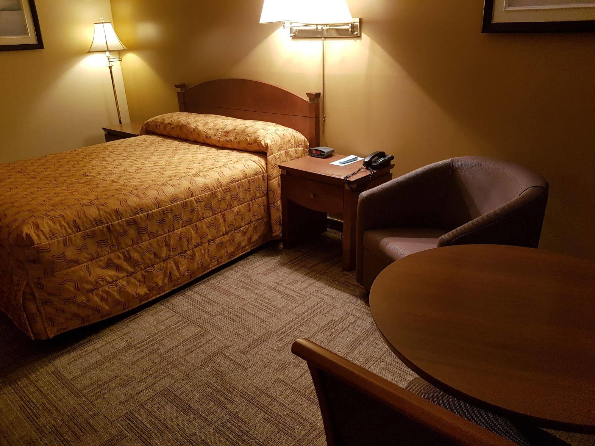 Hotel Matagami Экстерьер фото